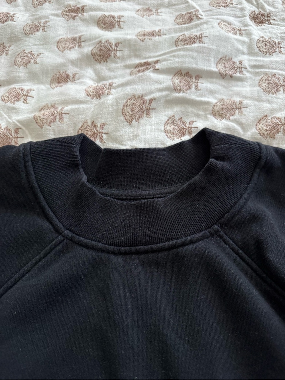 Alo Black Crewneck Women’s Sweatshirt Size Large - Picture 3 of 4